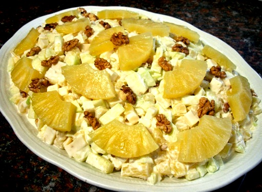 Салат "Прохлада" с ананасами, яблоками, сыром и орехами