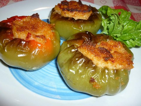 Фаршированные перцы  с помидорно-сырной начинкой - оригинальная и очень вкусная закуска