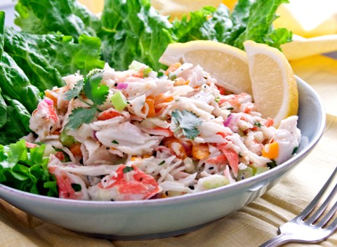 Крабовый салат - яркий, полезный и легкий за 10 минут