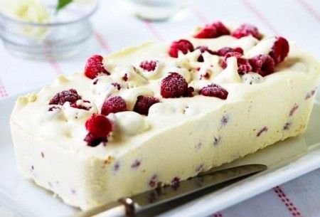 Легкий торт из йогурта и фруктов без выпечки - красочный и низкокалорийный летний рецепт